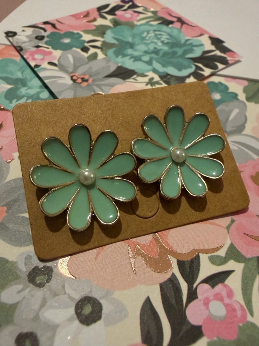 Iconic Green Enamel Daisy Flower Stud Earrings plus round dangle set